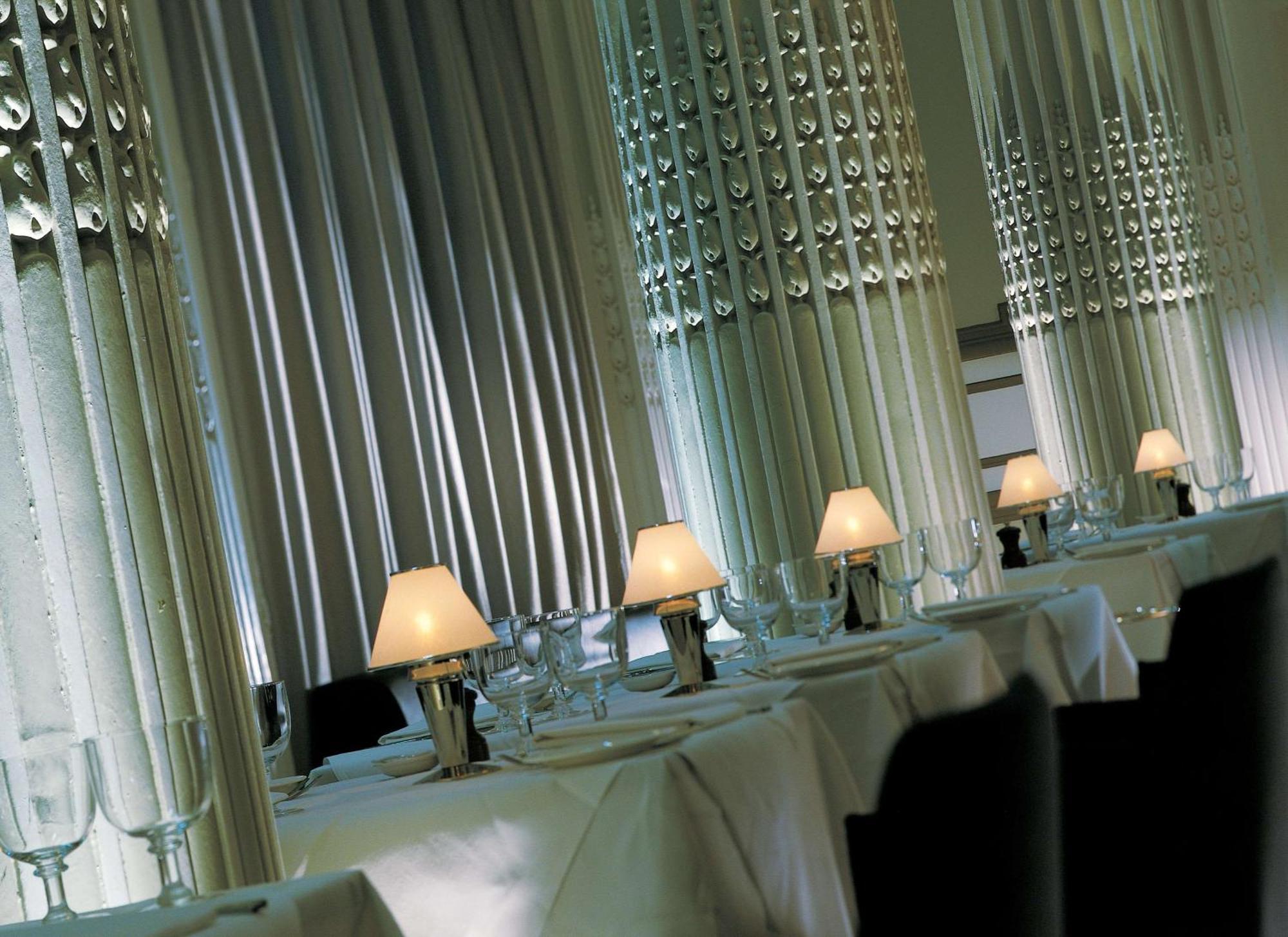 เดอะ วาลดอร์ฟ ฮิลตัน ลอนดอน Hotel ภายนอก รูปภาพ